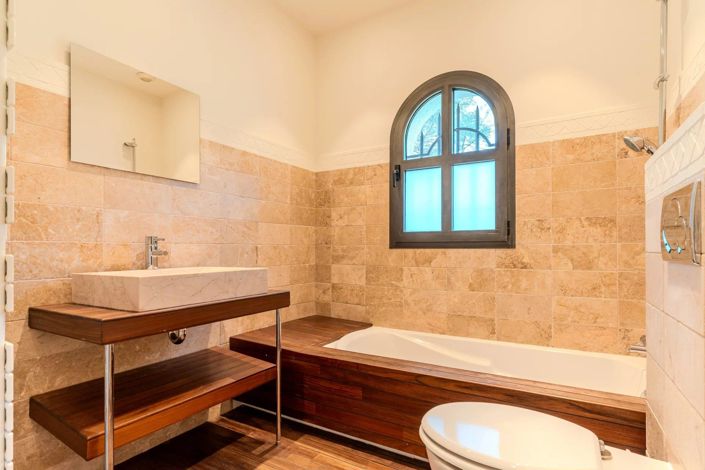 Image No.14-6 Bed House for sale