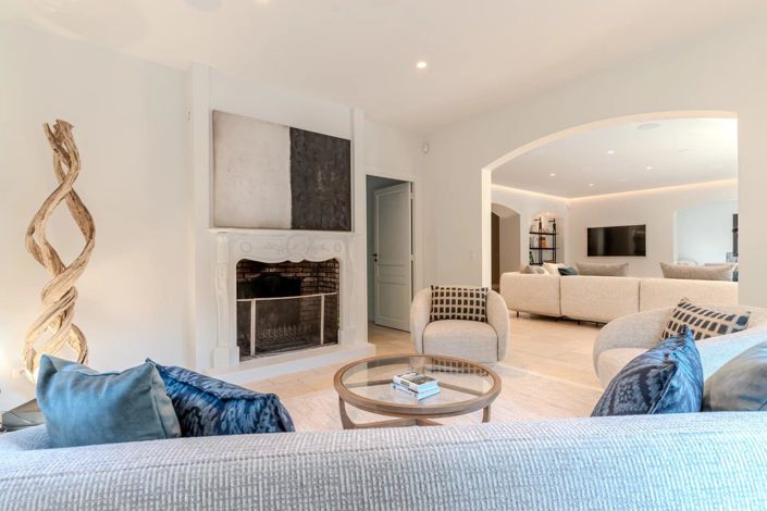 Image No.8-6 Bed House for sale