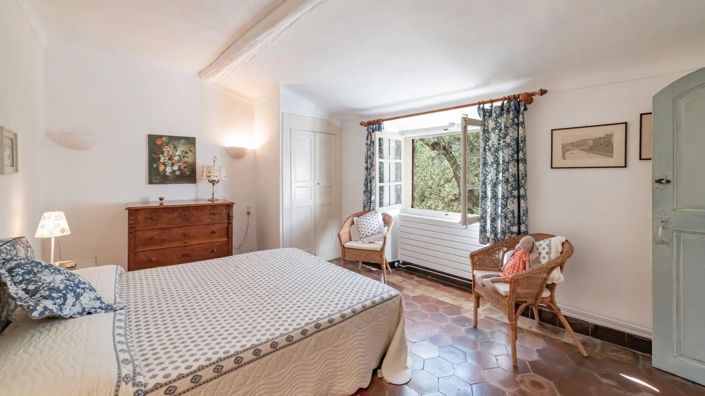 Image No.8-4 Bed House for sale