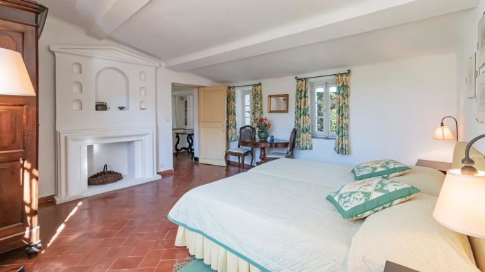 Image No.9-4 Bed House for sale