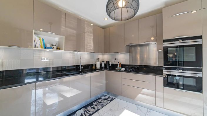 Image No.13-5 Bed House for sale