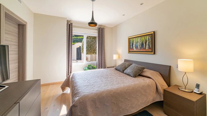 Image No.15-5 Bed House for sale