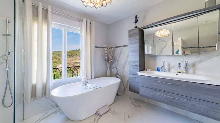 Image No.17-5 Bed House for sale