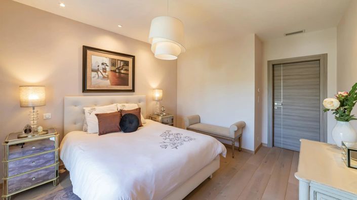 Image No.19-5 Bed House for sale