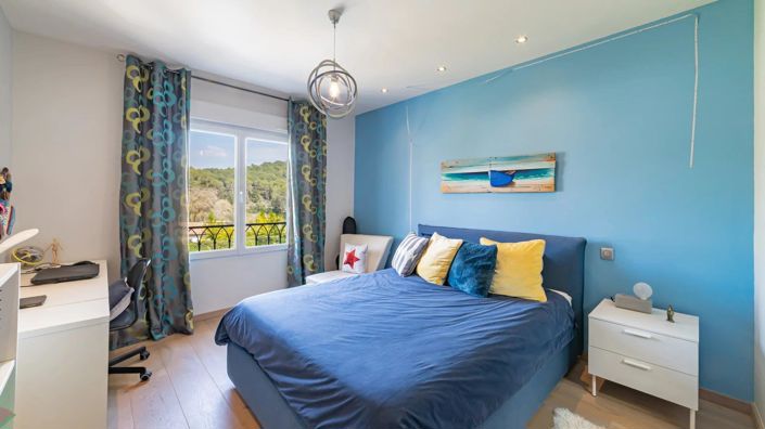 Image No.20-5 Bed House for sale