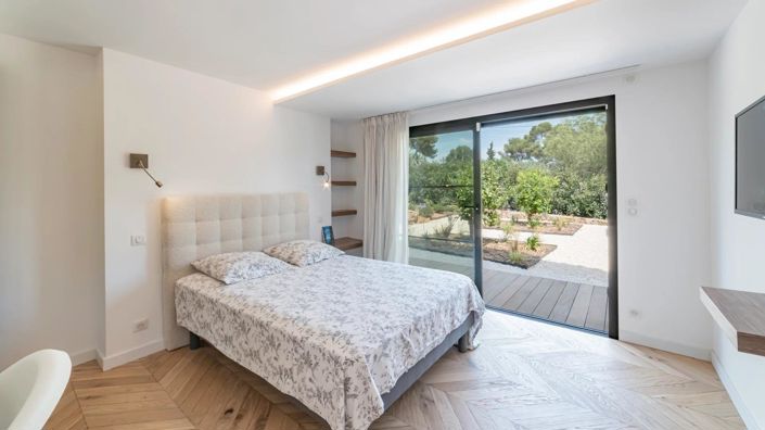 Image No.24-4 Bed House for sale