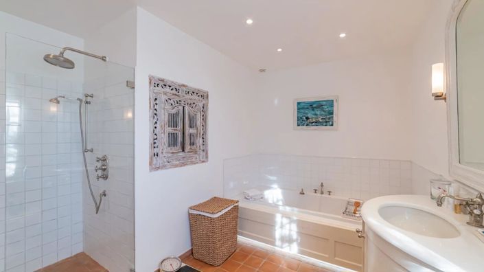 Image No.9-4 Bed House for sale