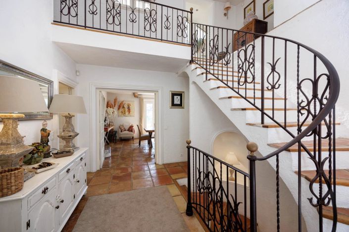 Image No.18-6 Bed House for sale