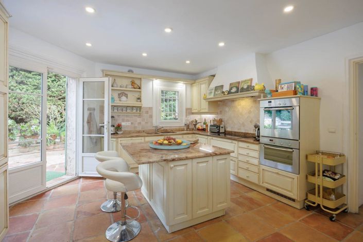 Image No.21-6 Bed House for sale