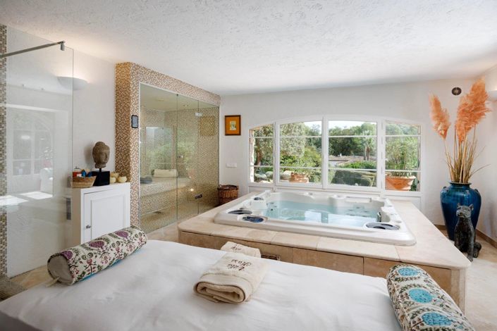 Image No.25-6 Bed House for sale