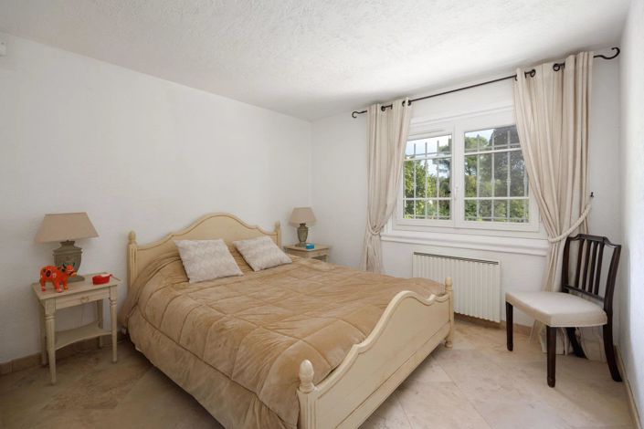 Image No.28-6 Bed House for sale