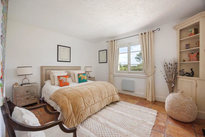 Image No.29-6 Bed House for sale