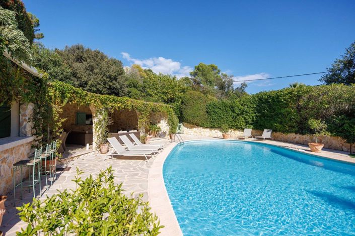 Image No.8-6 Bed House for sale