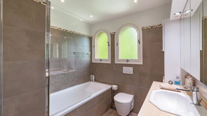 Image No.10-5 Bed House for sale