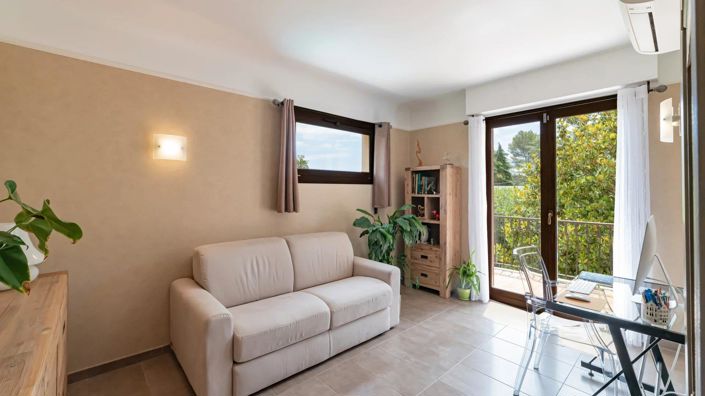 Image No.11-5 Bed House for sale