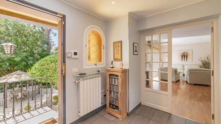 Image No.6-5 Bed House for sale