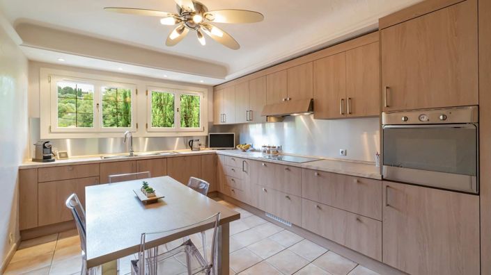 Image No.8-5 Bed House for sale