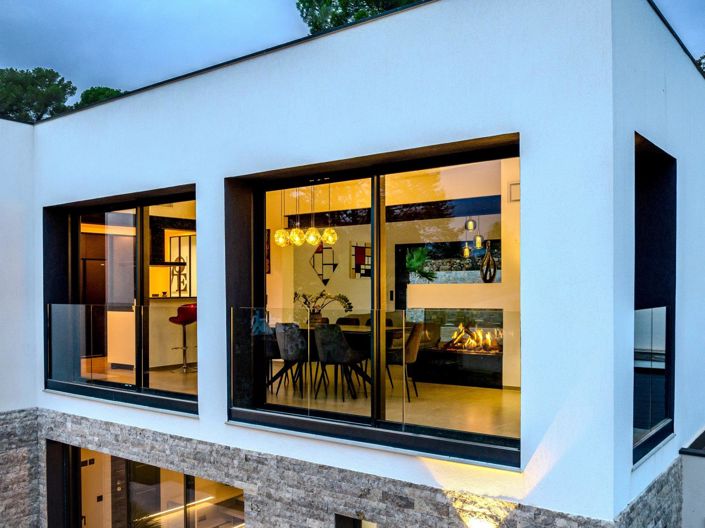 Image No.6-5 Bed House for sale