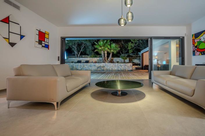 Image No.7-5 Bed House for sale