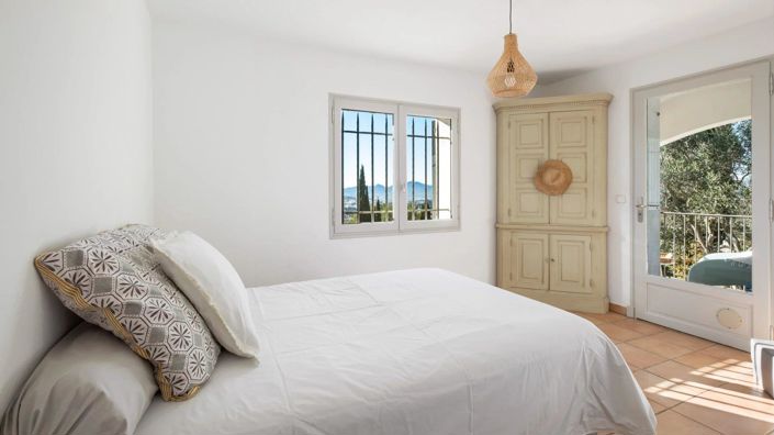 Image No.15-6 Bed House for sale