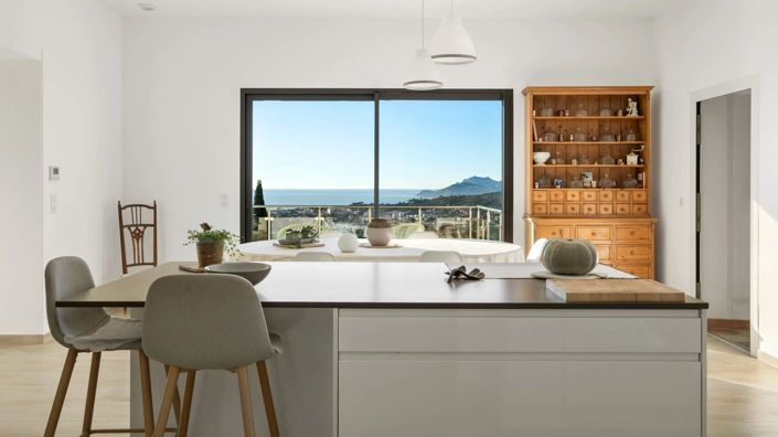 Image No.4-6 Bed House for sale