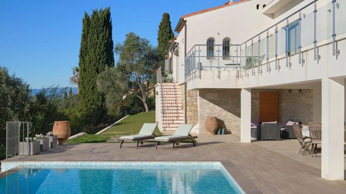 Image No.8-6 Bed House for sale