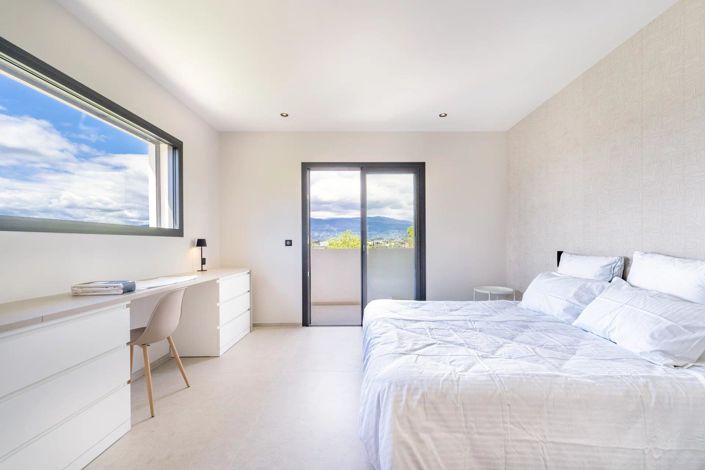 Image No.27-4 Bed House for sale