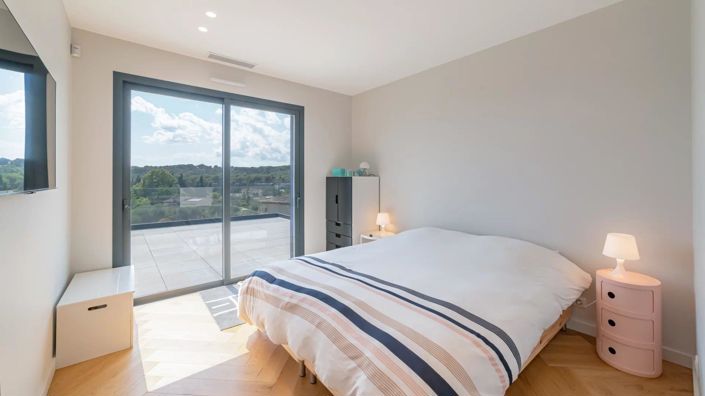 Image No.10-6 Bed House for sale