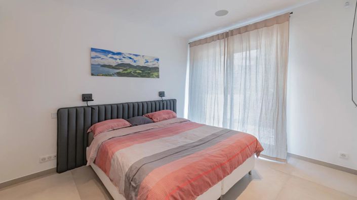 Image No.12-6 Bed House for sale