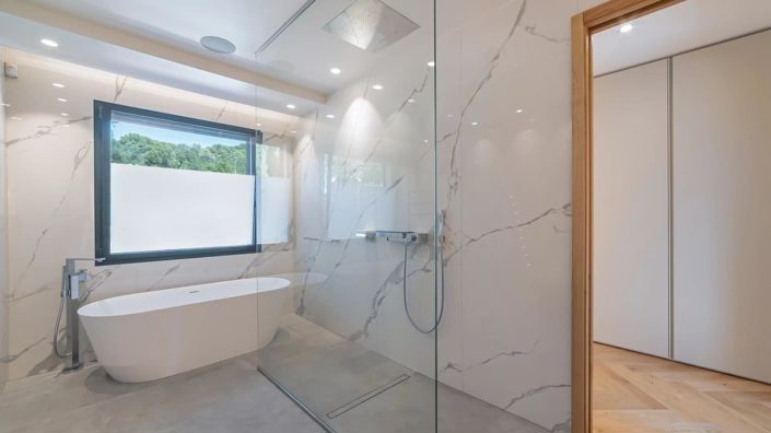 Image No.6-6 Bed House for sale