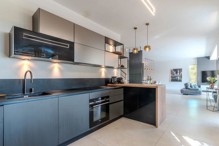 Image No.12-4 Bed House for sale