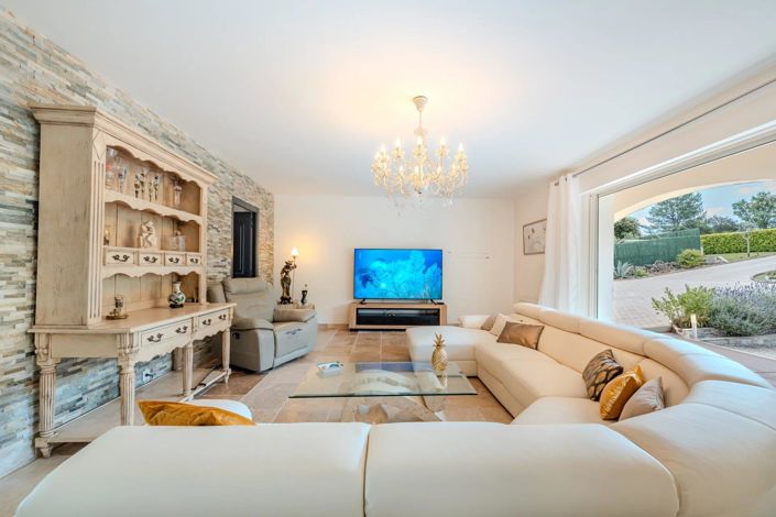 Image No.6-5 Bed House for sale