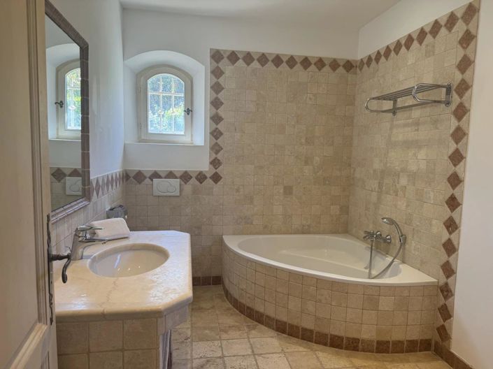 Image No.10-4 Bed House for sale