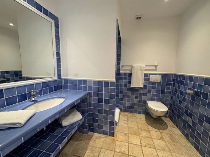 Image No.12-4 Bed House for sale