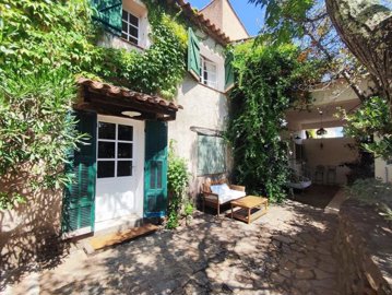 5 Bed House for sale