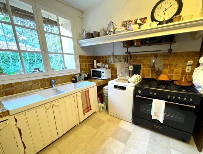 Image No.8-5 Bed House for sale