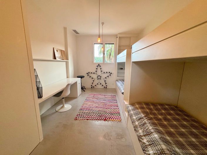 Image No.11-5 Bed House for sale