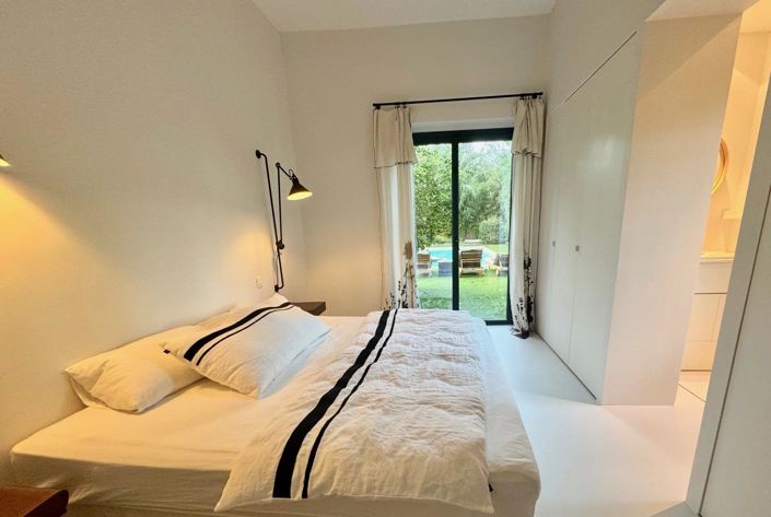 Image No.8-5 Bed House for sale