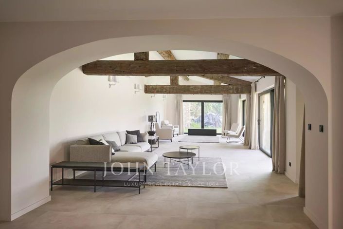 Image No.11-6 Bed House for sale