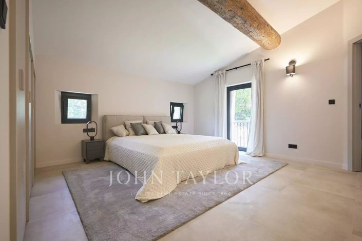 Image No.17-6 Bed House for sale