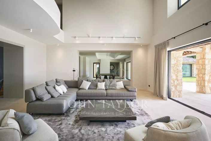 Image No.6-6 Bed House for sale