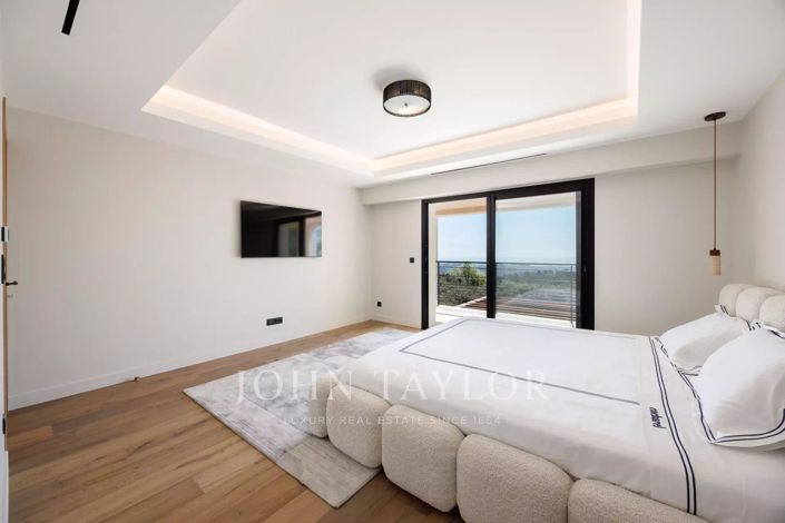 Image No.10-5 Bed House for sale