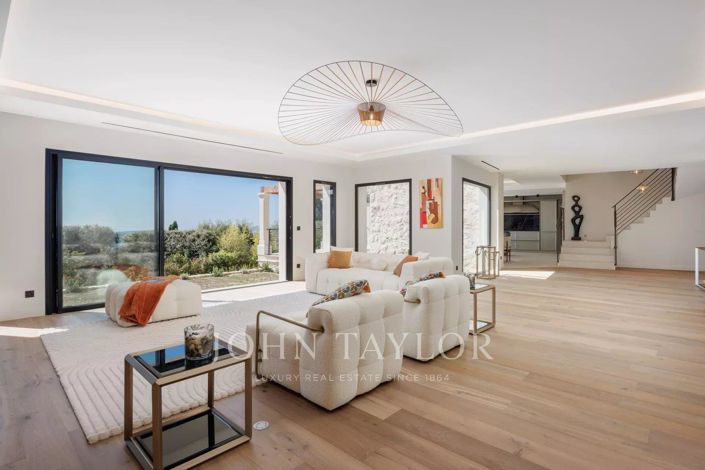 Image No.4-5 Bed House for sale