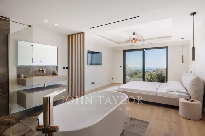 Image No.7-5 Bed House for sale