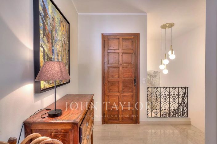 Image No.17-6 Bed House for sale