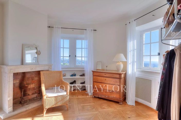 Image No.18-6 Bed House for sale