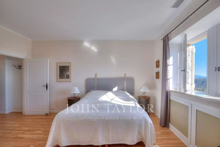 Image No.19-6 Bed House for sale