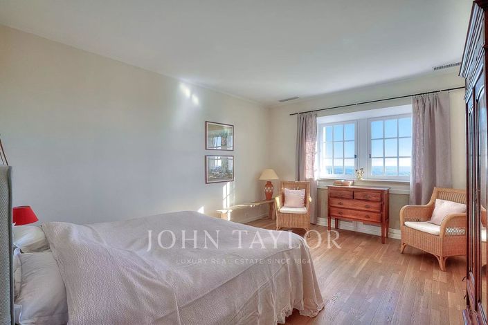 Image No.20-6 Bed House for sale