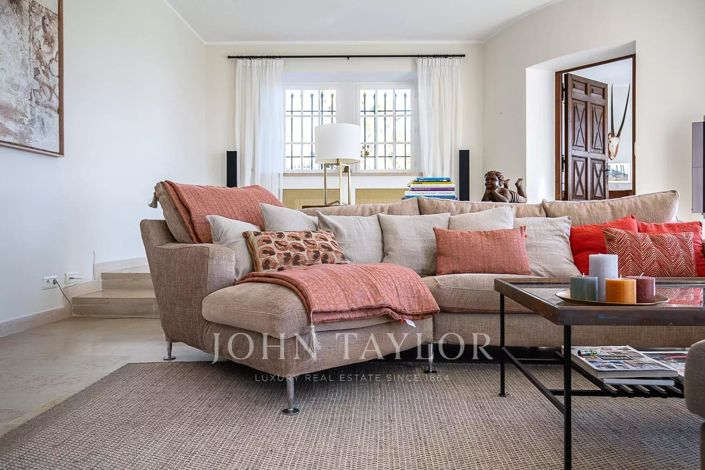 Image No.6-6 Bed House for sale