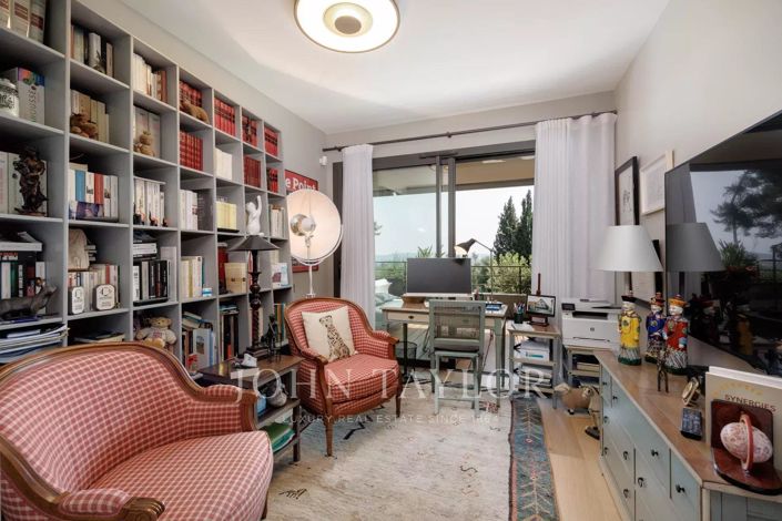 Image No.11-3 Bed Apartment for sale